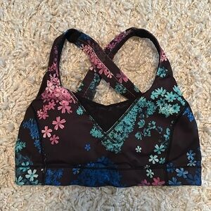 Lululemon sports bra